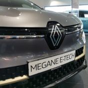renault-megane-ev-preview-activlease11