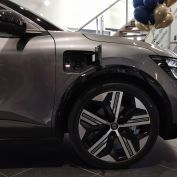 renault-megane-ev-preview-activlease4