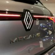 renault-megane-ev-preview-activlease44