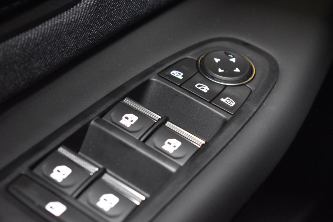 renault-5-comfort-range-techno-zwart-shortlease-activlease
