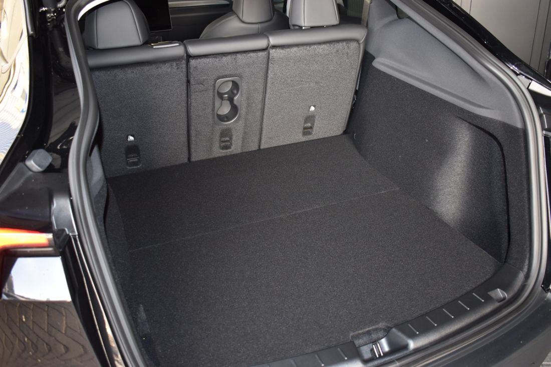 tesla-model-y-standard-shortlease-activlease