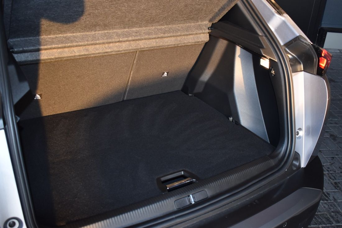 peugeot-e-2008-allure-avantage-zwart-shortlease-activlease peugeot-e-2008-allure-avantage-zwart-shortlease-activlease