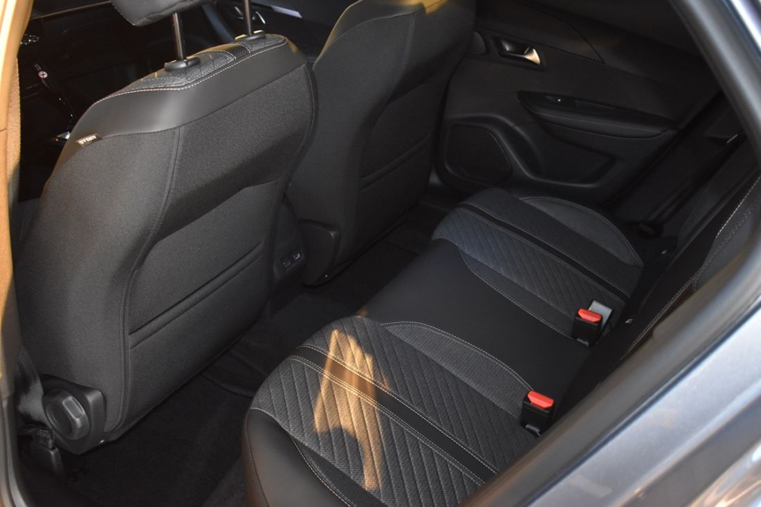 peugeot-e-2008-allure-avantage-zilver-shortlease-activlease