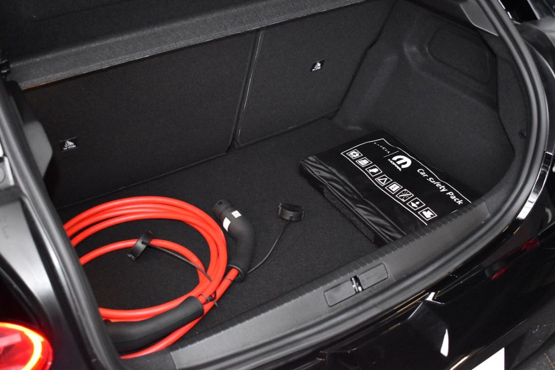 lancia-ypsilon-shortlease-zwart-activlease