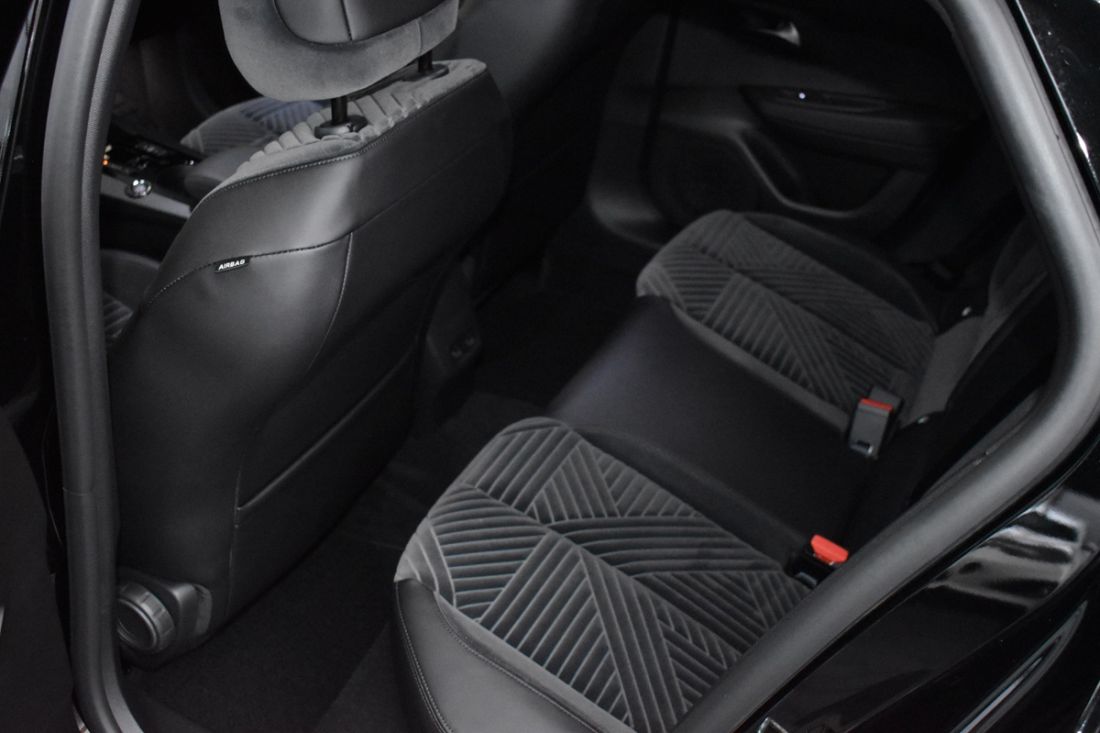 lancia-ypsilon-shortlease-zwart-activlease