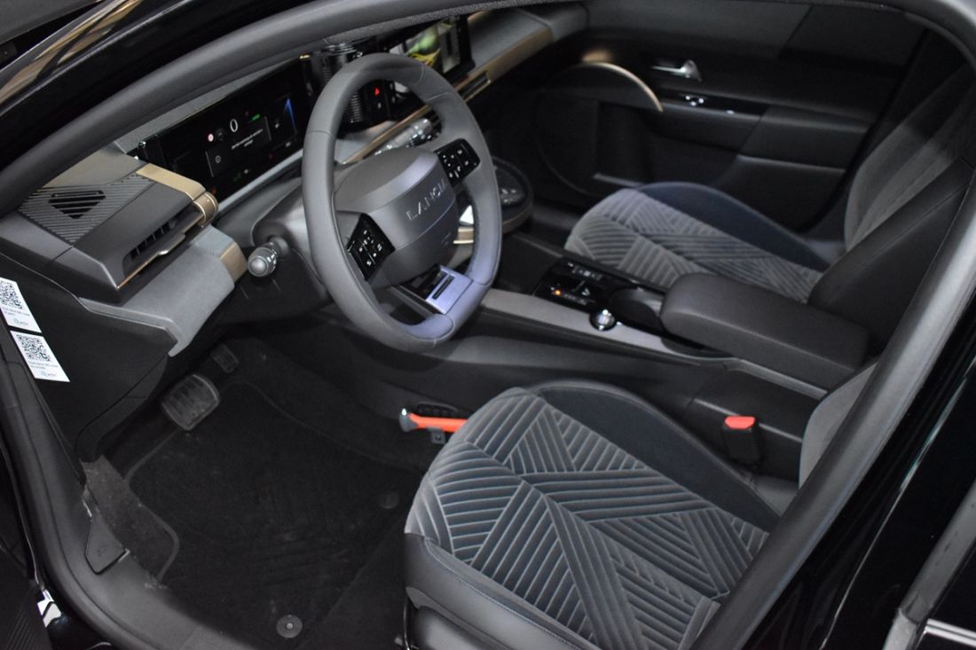 lancia-ypsilon-shortlease-zwart-activlease