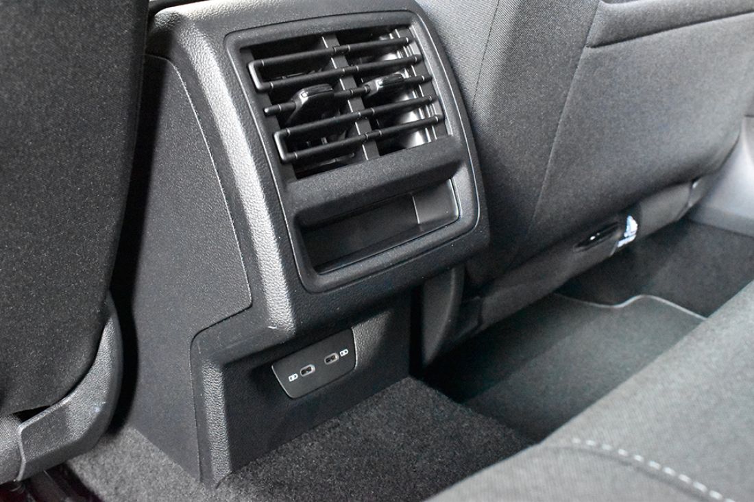 volkswagen-golf-10-etsi-110pk-life-grey