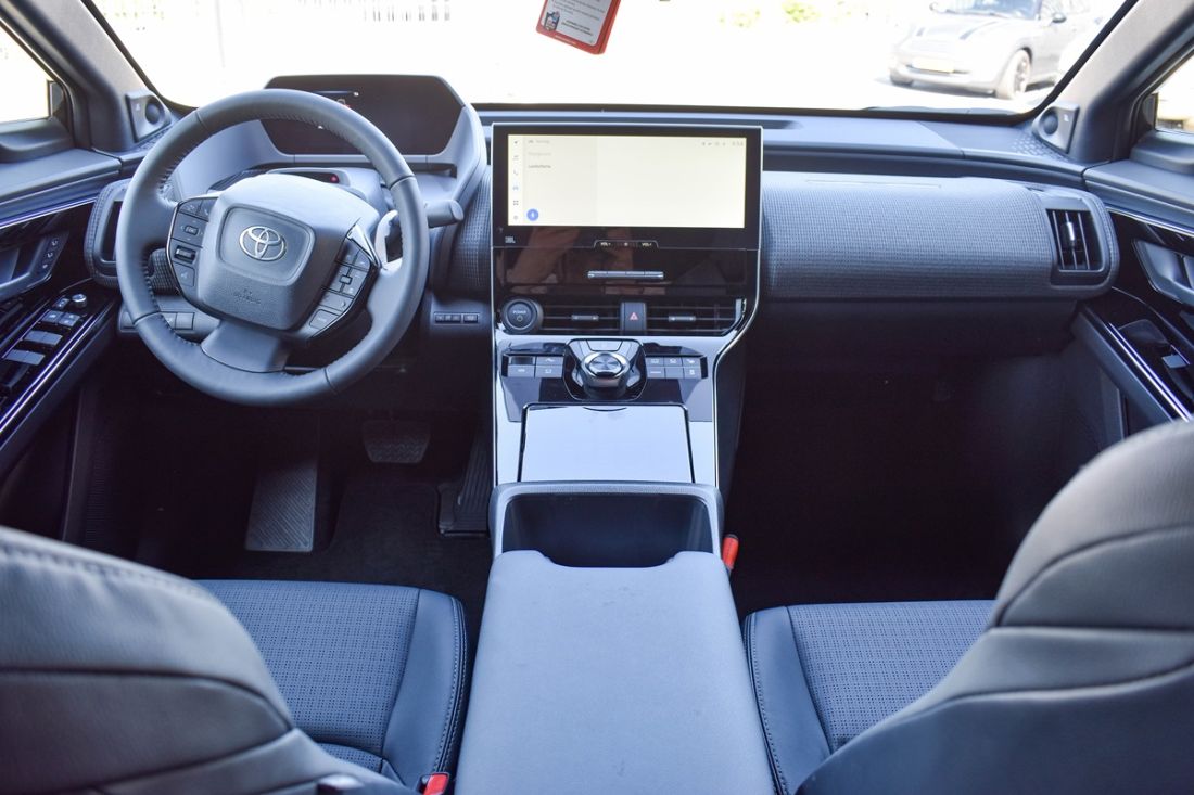 toyota-bz4x-premium-shortlease-zwart-activlease toyota-bz4x-premium-shortlease-zwart-activlease