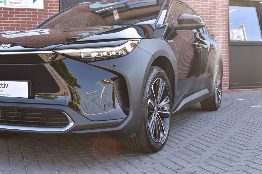 toyota-bz4x-premium-shortlease-zwart-activlease toyota-bz4x-premium-shortlease-zwart-activlease