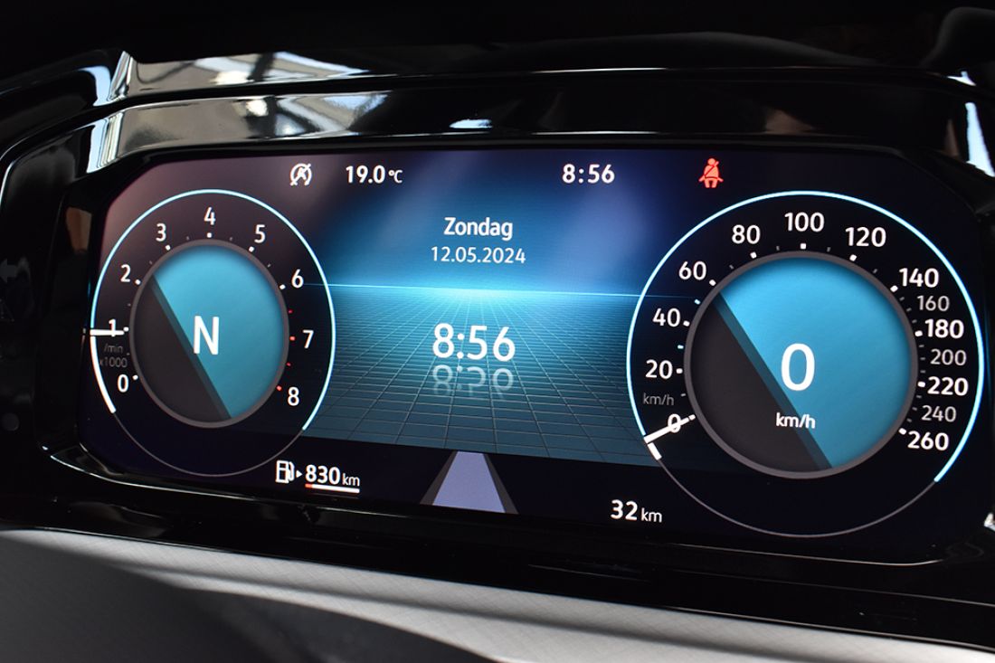 volkswagen-golf-10-etsi-110pk-life-grey