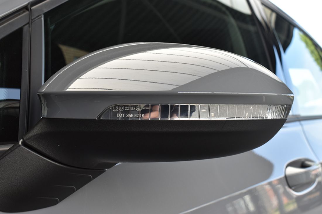 volkswagen-golf-10-etsi-110pk-life-grey