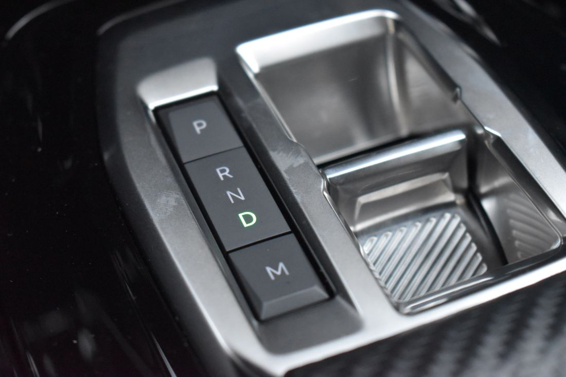 peugeot-208-allure-hybrid-gris-artense-shortlease-activlease peugeot-208-allure-hybrid-gris-artense-shortlease-activlease