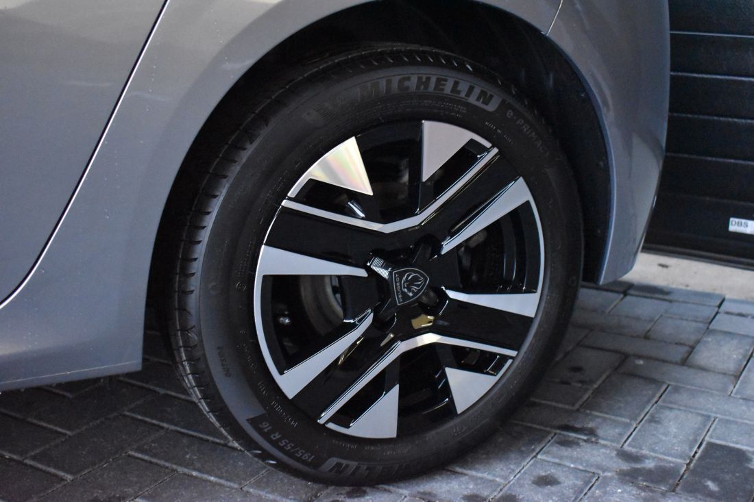 peugeot-208-allure-hybrid-gris-artense-shortlease-activlease peugeot-208-allure-hybrid-gris-artense-shortlease-activlease