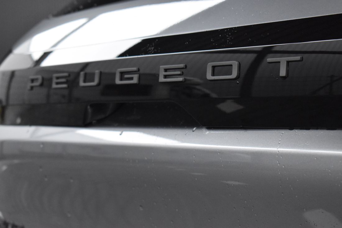 peugeot-208-allure-hybrid-gris-artense-shortlease-activlease
