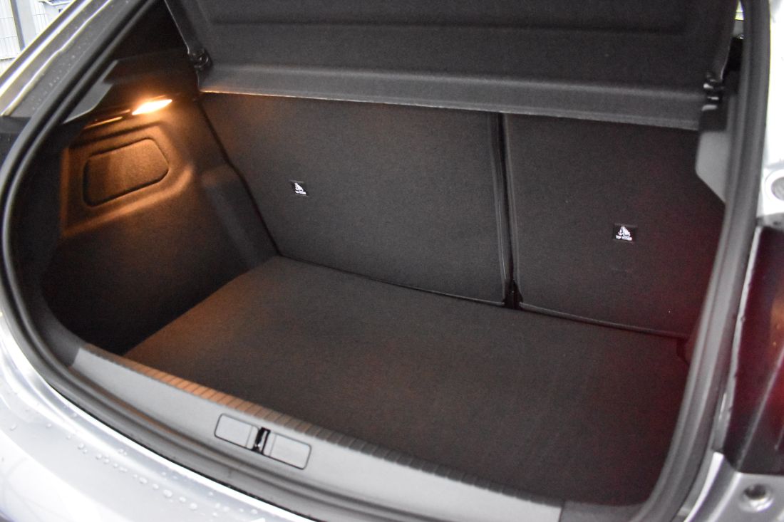 peugeot-208-allure-hybrid-gris-artense-shortlease-activlease peugeot-208-allure-hybrid-gris-artense-shortlease-activlease