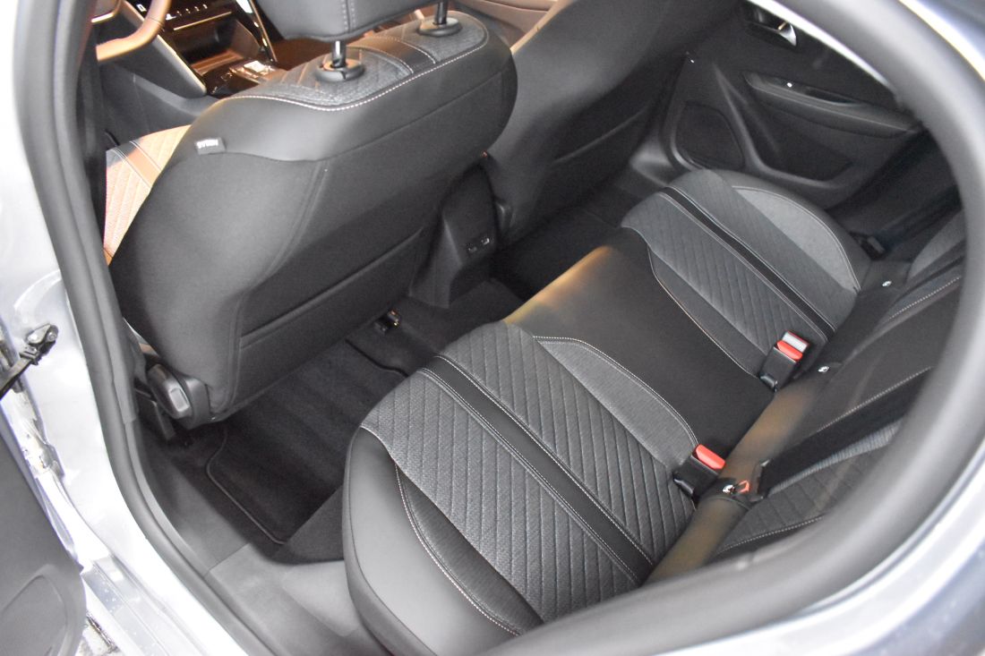 peugeot-208-allure-hybrid-gris-artense-shortlease-activlease peugeot-208-allure-hybrid-gris-artense-shortlease-activlease