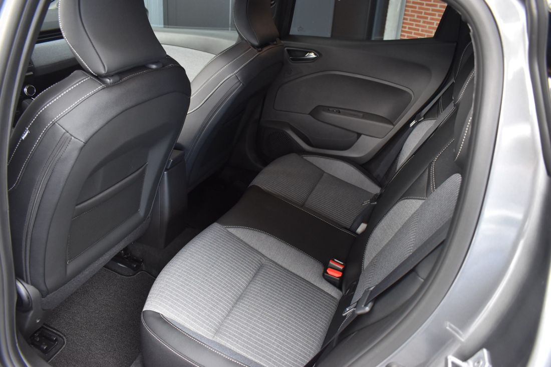renault-clio-hybrid-techno-rafale-shortlease