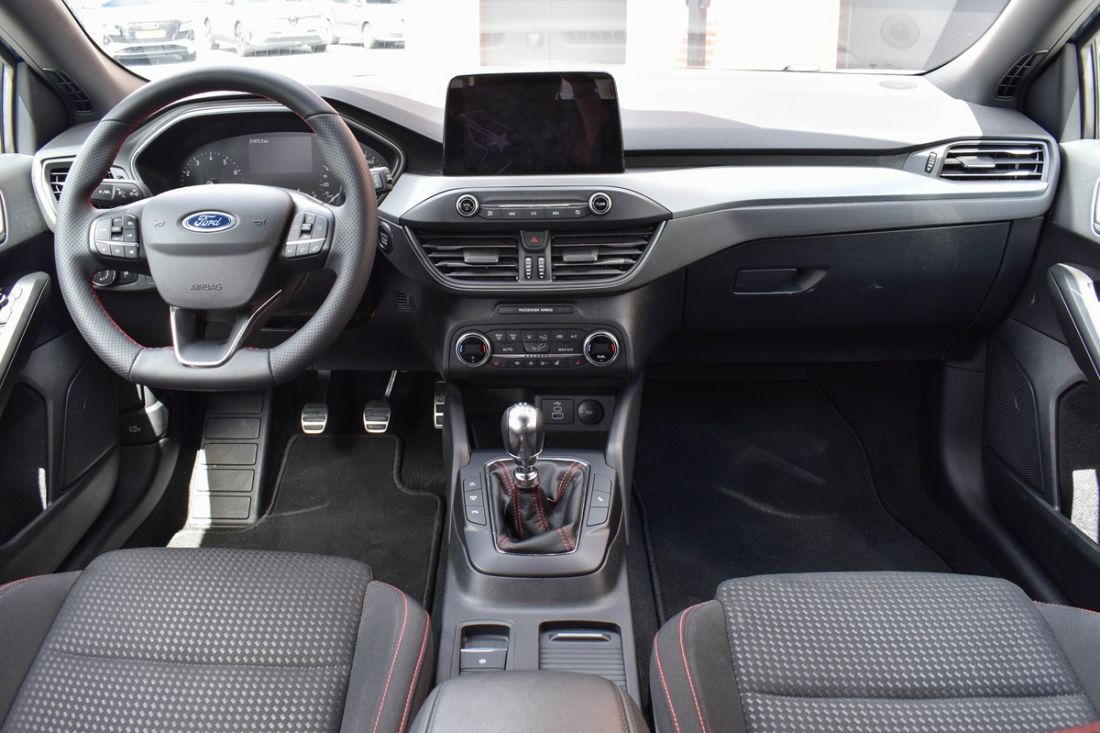 ford-focus-wagon-hybrid-shortlease-activlease1