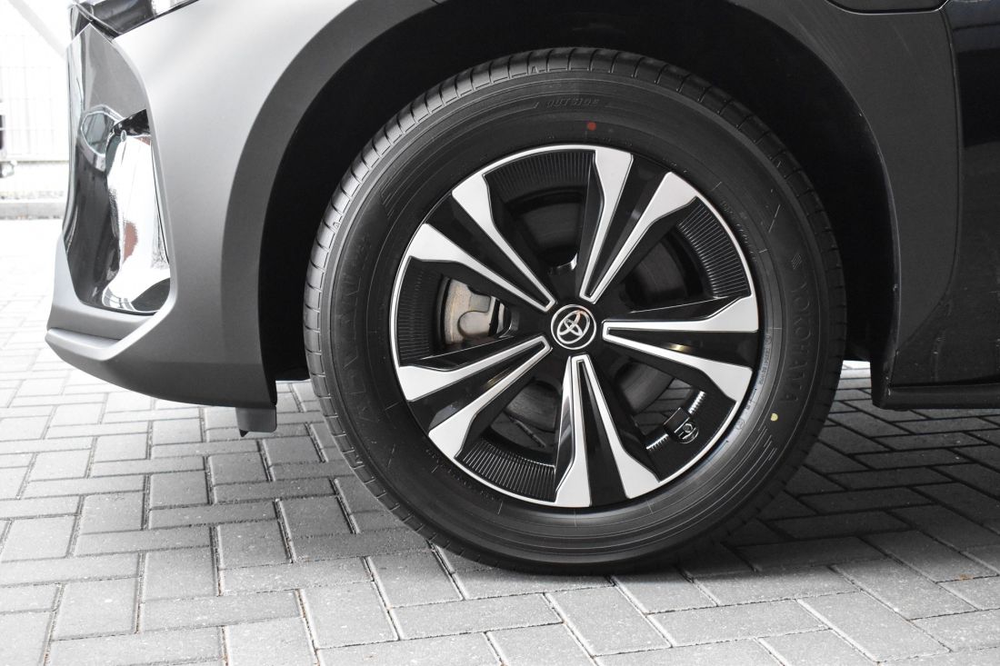 toyota-bz4x-dynamic-shortlease-zwart-activlease