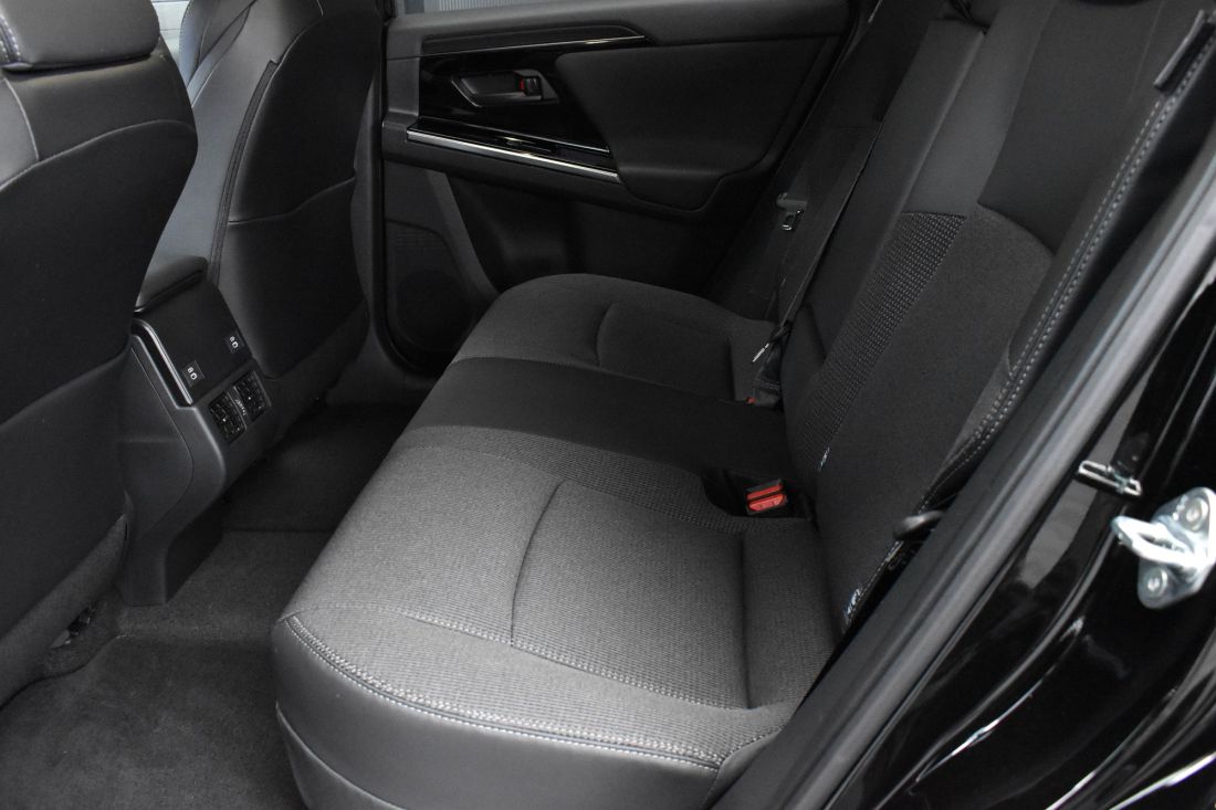 toyota-bz4x-dynamic-shortlease-zwart-activlease