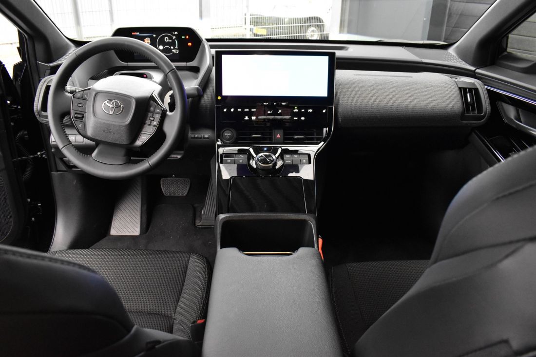 toyota-bz4x-dynamic-shortlease-zwart-activlease