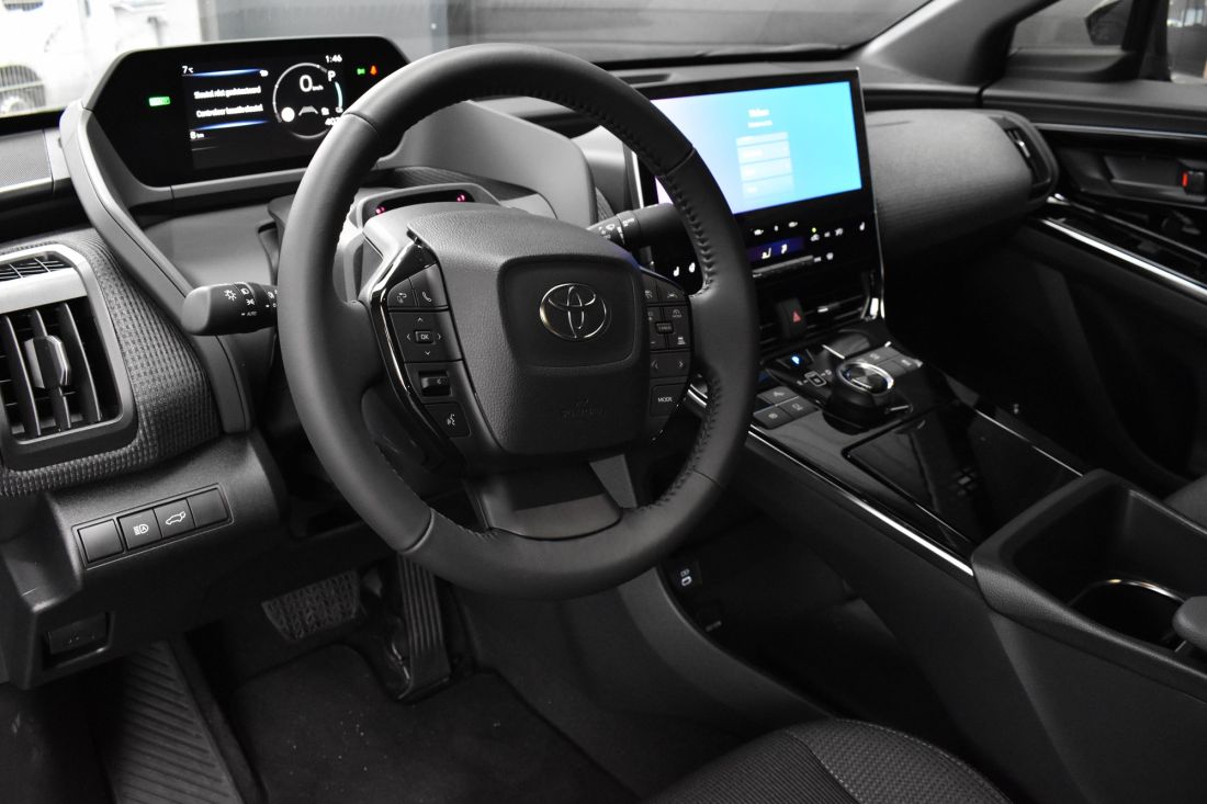 toyota-bz4x-dynamic-shortlease-zwart-activlease