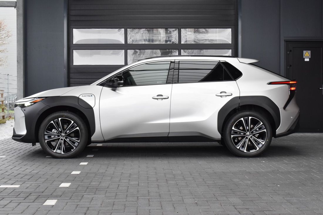 toyota-bz4x-premium-shortlease-zilver-activlease toyota-bz4x-premium-shortlease-zilver-activlease