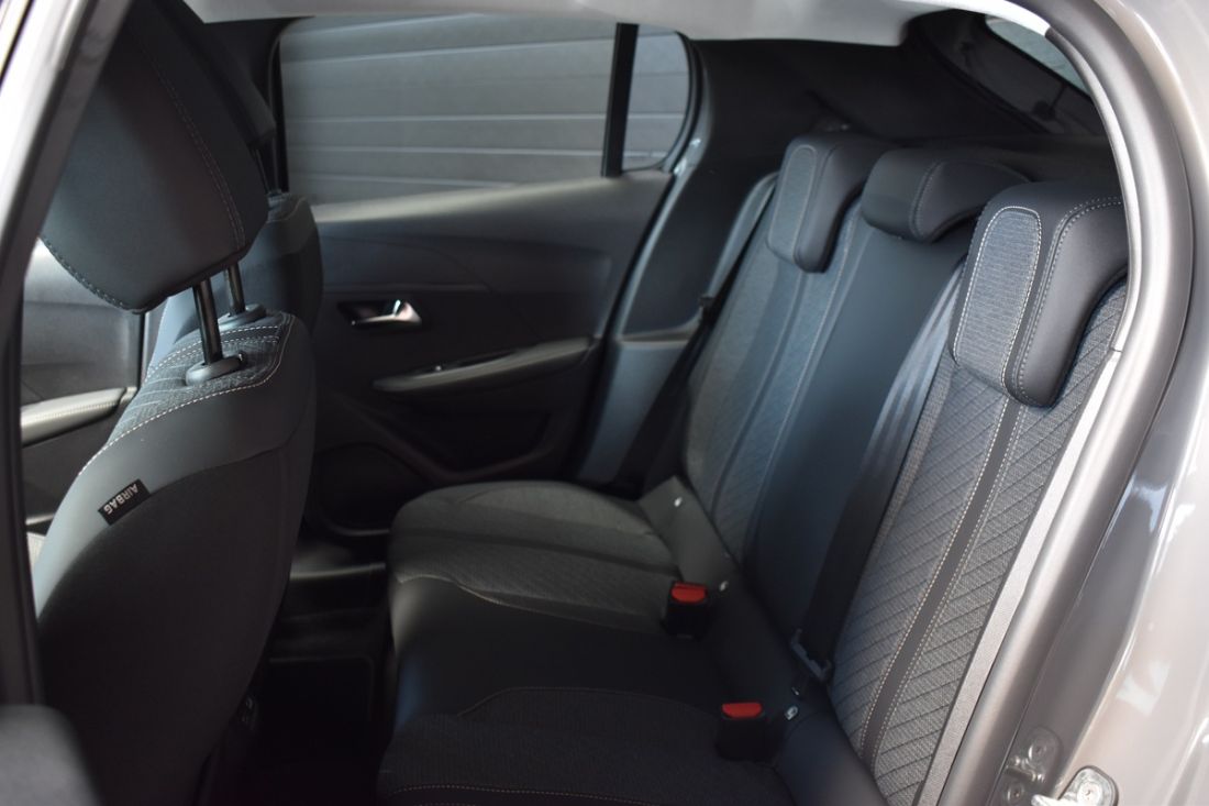 peugeot-e208-51kwh-allure-shortlease peugeot-e208-51kwh-allure-shortlease