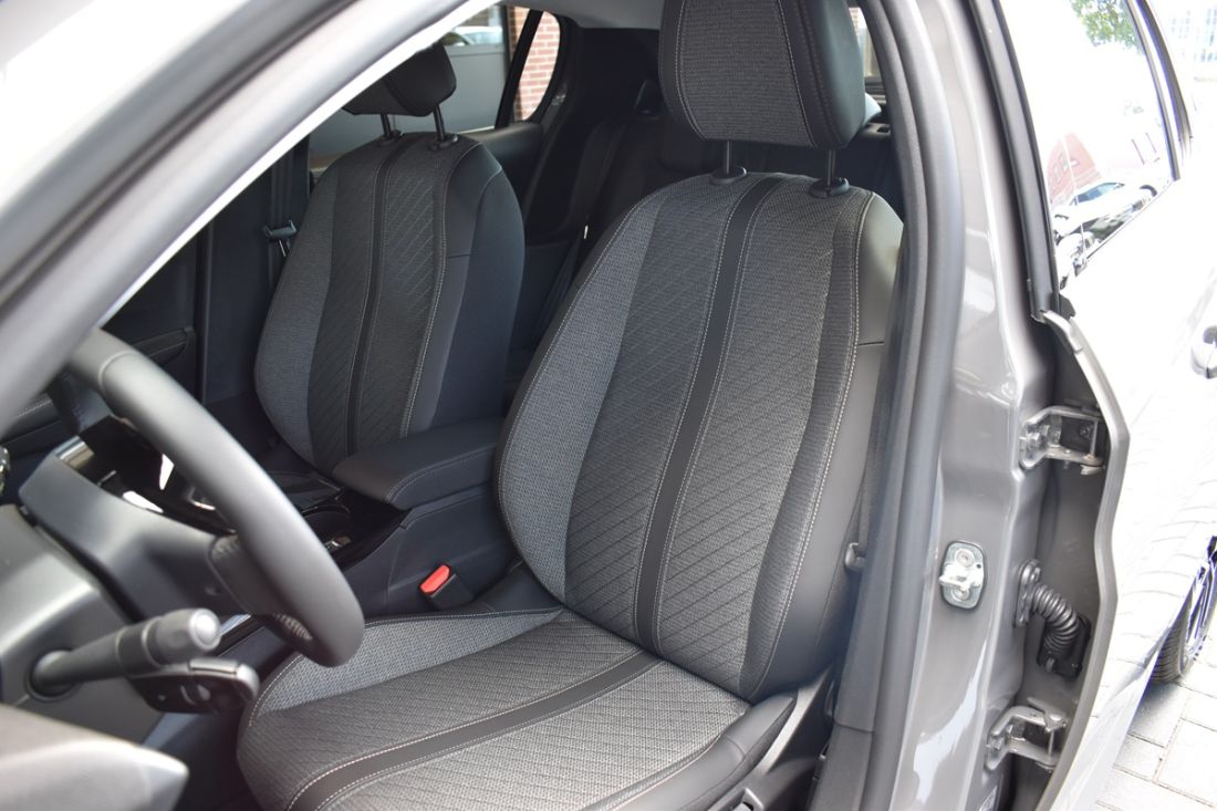 peugeot-e208-51kwh-allure-shortlease peugeot-e208-51kwh-allure-shortlease