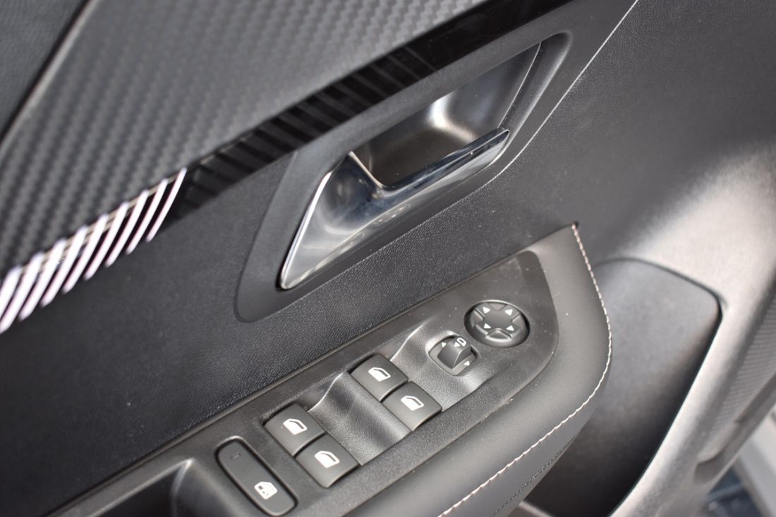 peugeot-e208-51kwh-allure-shortlease