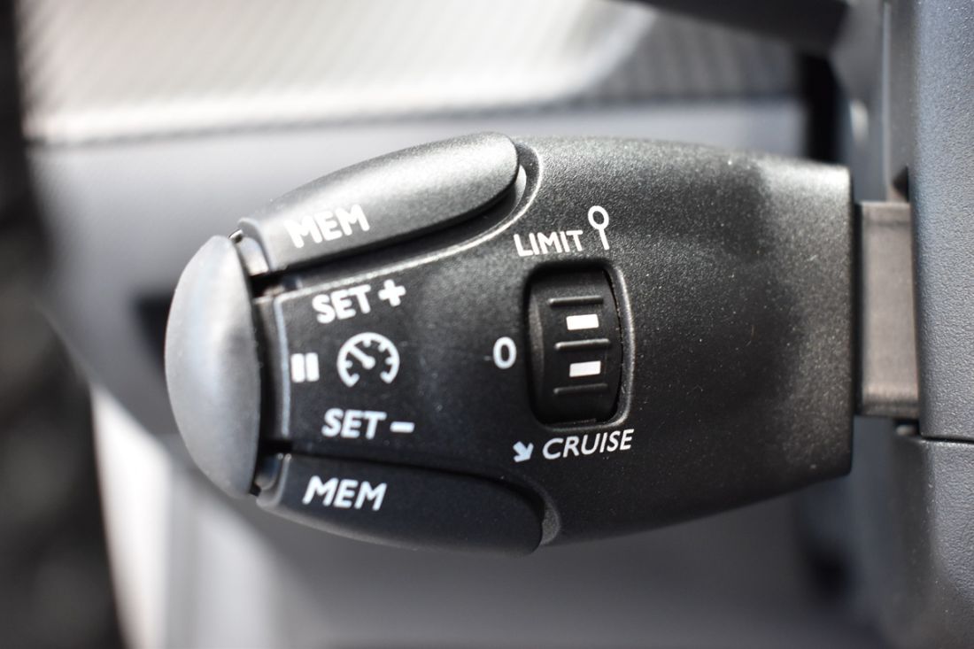 peugeot-e208-51kwh-allure-shortlease