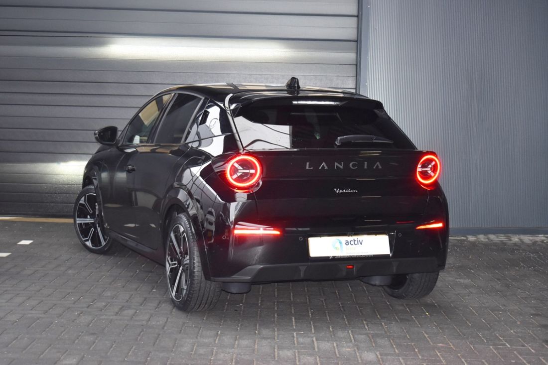 lancia-ypsilon-shortlease-zwart-activlease lancia-ypsilon-shortlease-zwart-activlease