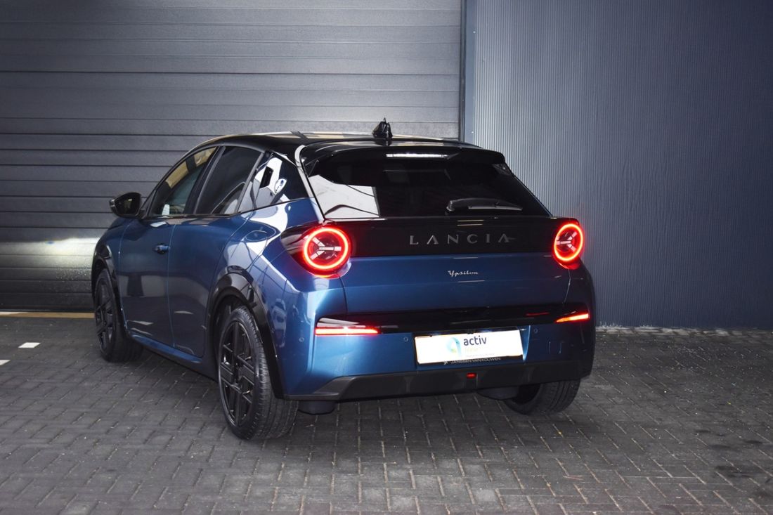 lancia-ypsilon-shortlease-blauw-activlease lancia-ypsilon-shortlease-blauw-activlease