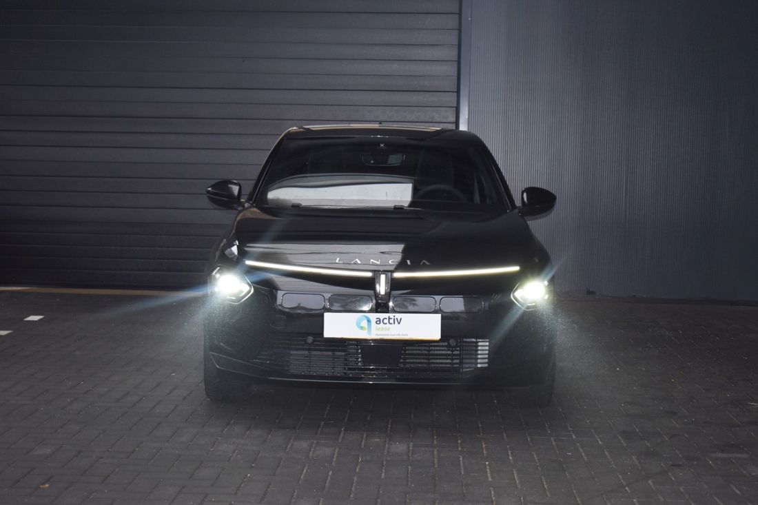 lancia-ypsilon-shortlease-zwart-activlease