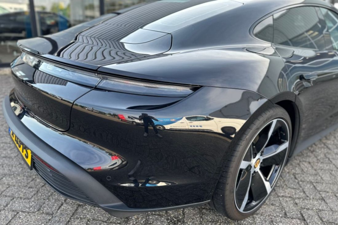 porsche-taycan-diepzwart-voorraad-activlease porsche-taycan-diepzwart-voorraad-activlease