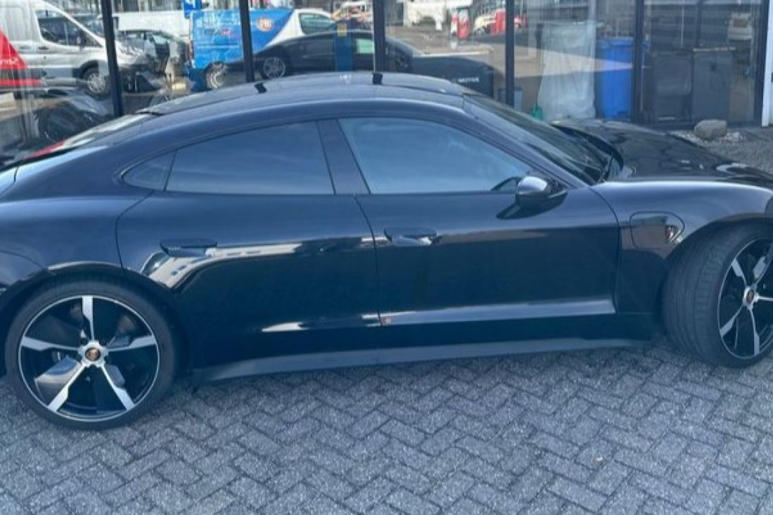 porsche-taycan-diepzwart-voorraad-activlease porsche-taycan-diepzwart-voorraad-activlease