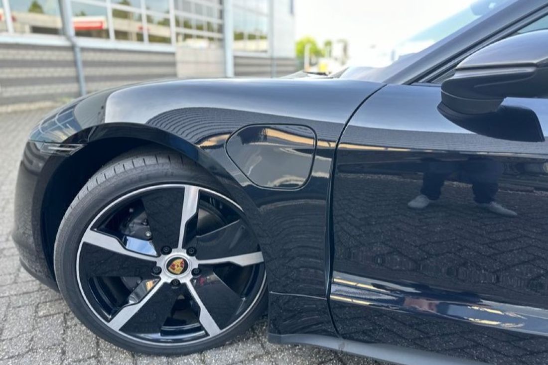 porsche-taycan-diepzwart-voorraad-activlease porsche-taycan-diepzwart-voorraad-activlease