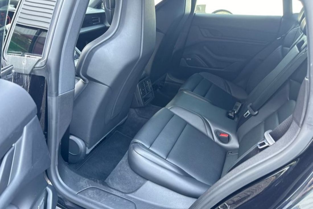 porsche-taycan-diepzwart-voorraad-activlease porsche-taycan-diepzwart-voorraad-activlease