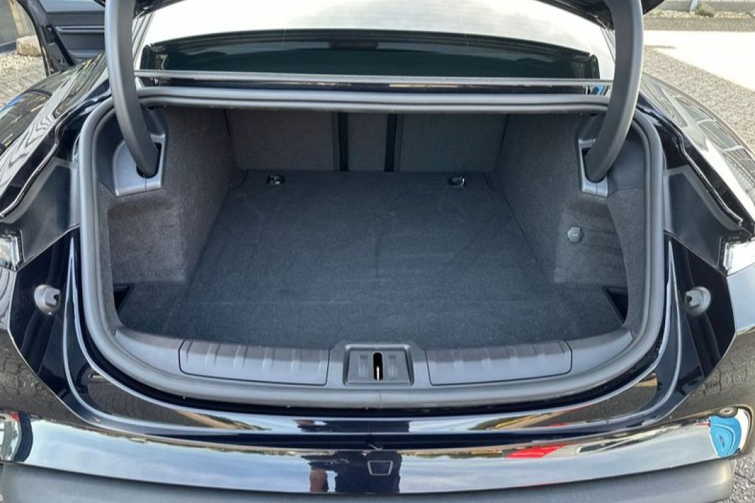 porsche-taycan-diepzwart-voorraad-activlease porsche-taycan-diepzwart-voorraad-activlease