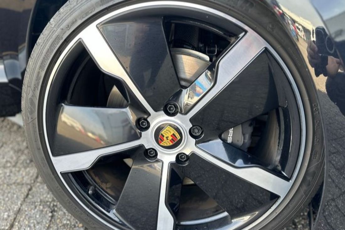 porsche-taycan-diepzwart-voorraad-activlease porsche-taycan-diepzwart-voorraad-activlease