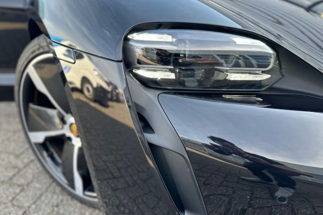 porsche-taycan-diepzwart-voorraad-activlease porsche-taycan-diepzwart-voorraad-activlease