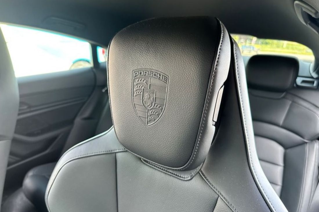 porsche-taycan-diepzwart-voorraad-activlease porsche-taycan-diepzwart-voorraad-activlease