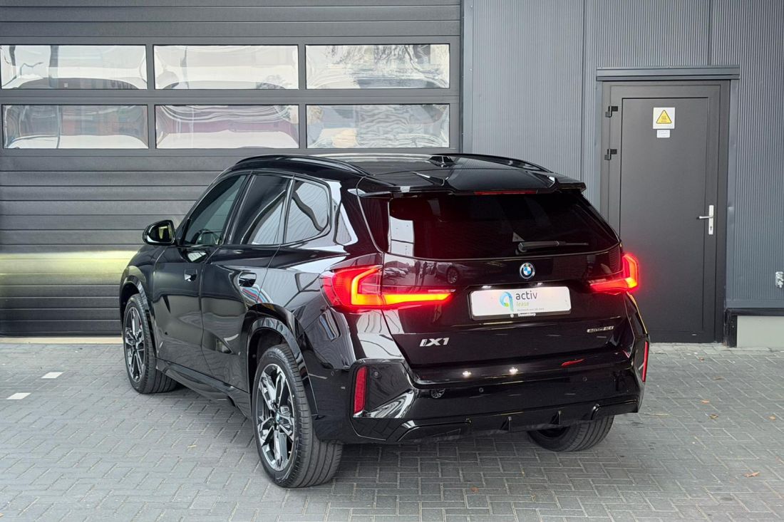 bmw-ix1-msport-saphirschwarz-shortlease-activlease bmw-ix1-msport-saphirschwarz-shortlease-activlease