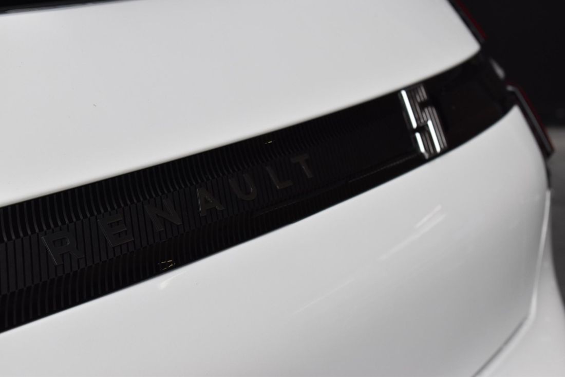 renault-5-comfort-range-techno-wit-shortlease-activlease renault-5-comfort-range-techno-wit-shortlease-activlease