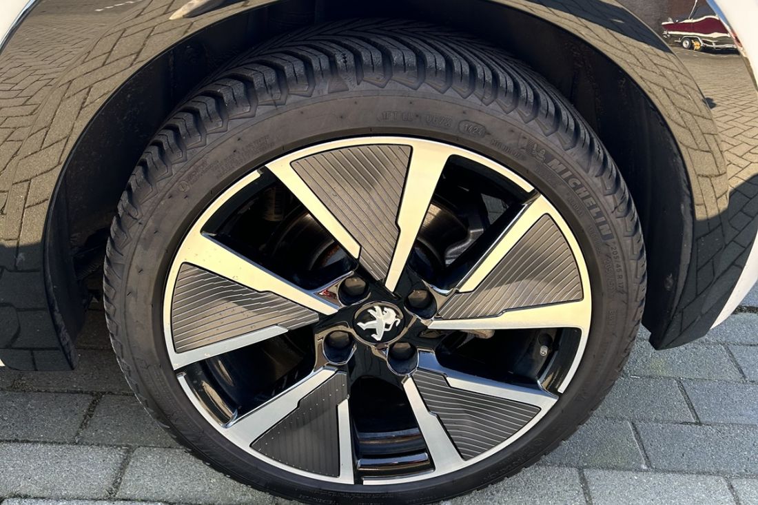 peugeot-208-ev-gt-pack-activlease