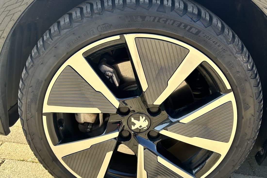 peugeot-208-ev-gt-pack-activlease