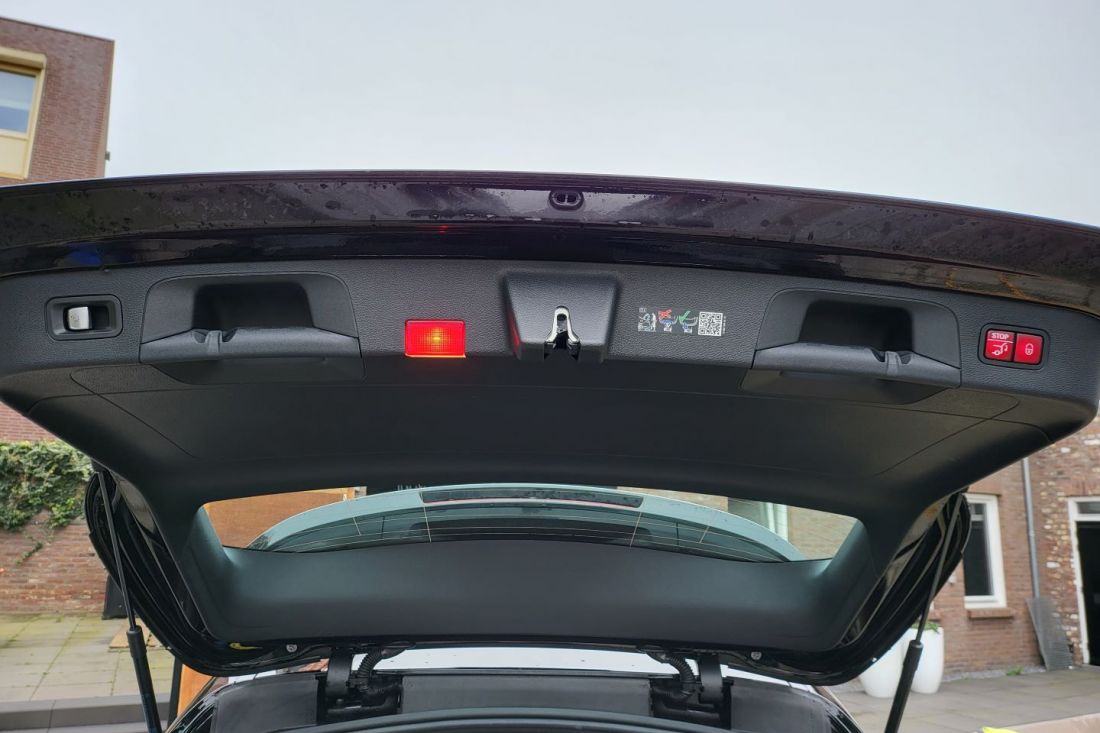 mercedes-benz-eqe-luxury-line-activlease17