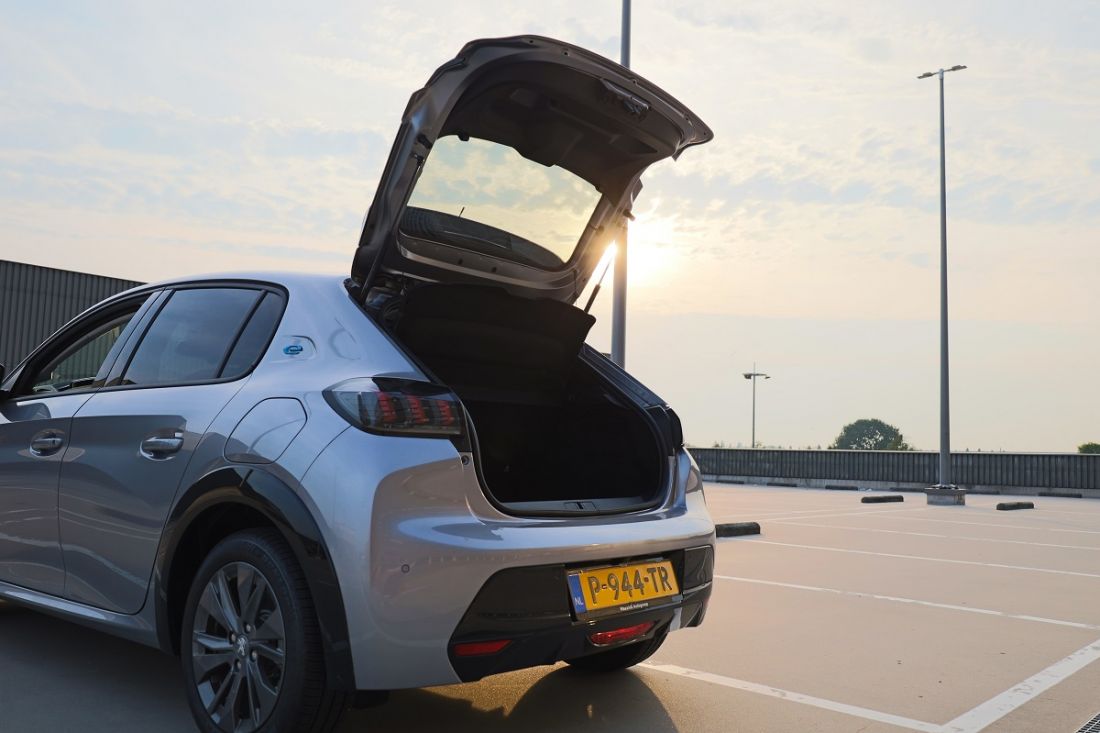 peugeot-e208-allure-pack-activlease18