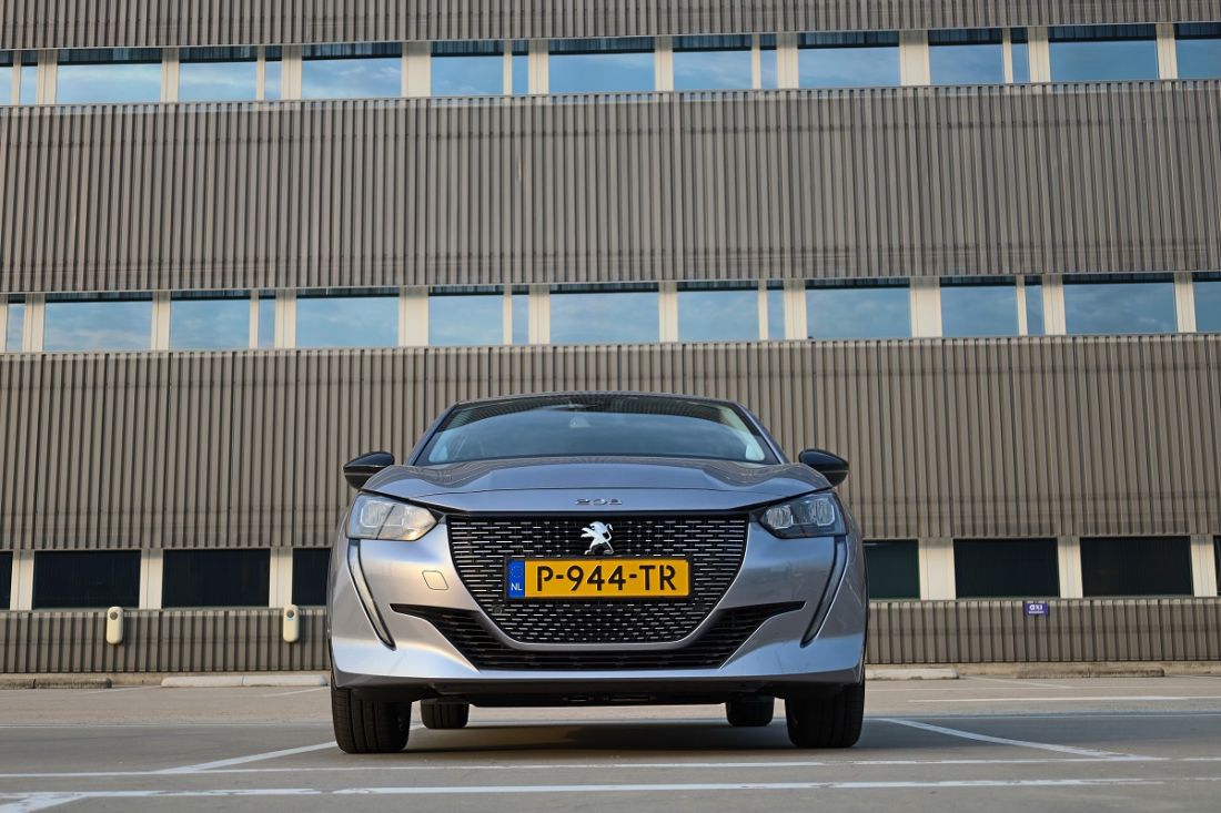 peugeot-e208-allure-pack-activlease7