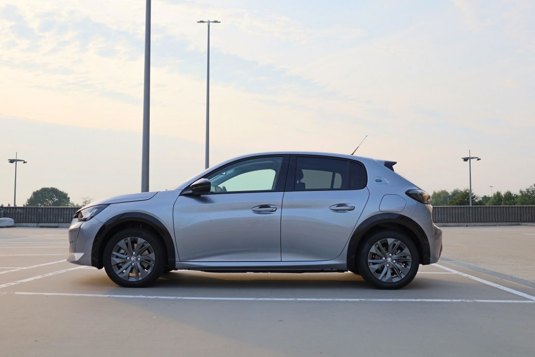 peugeot-e208-allure-pack-activlease9
